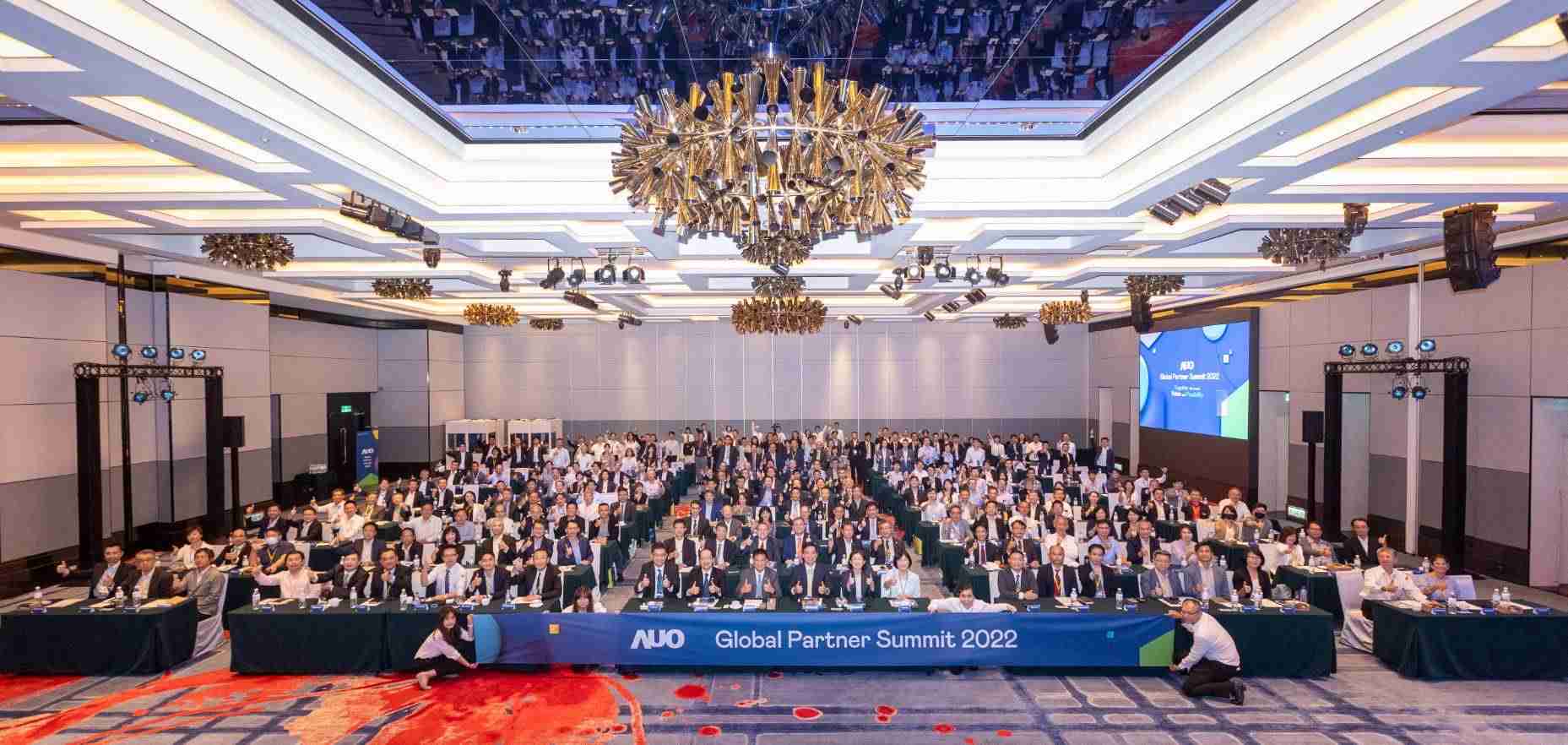 友達推動「安心、、創新、、、、用心、、、同心、、、、盡心」五星職旅，，，為菲籍員工打造全方位照護，，，，首度贏得「人權實踐與發展領袖獎」殊榮