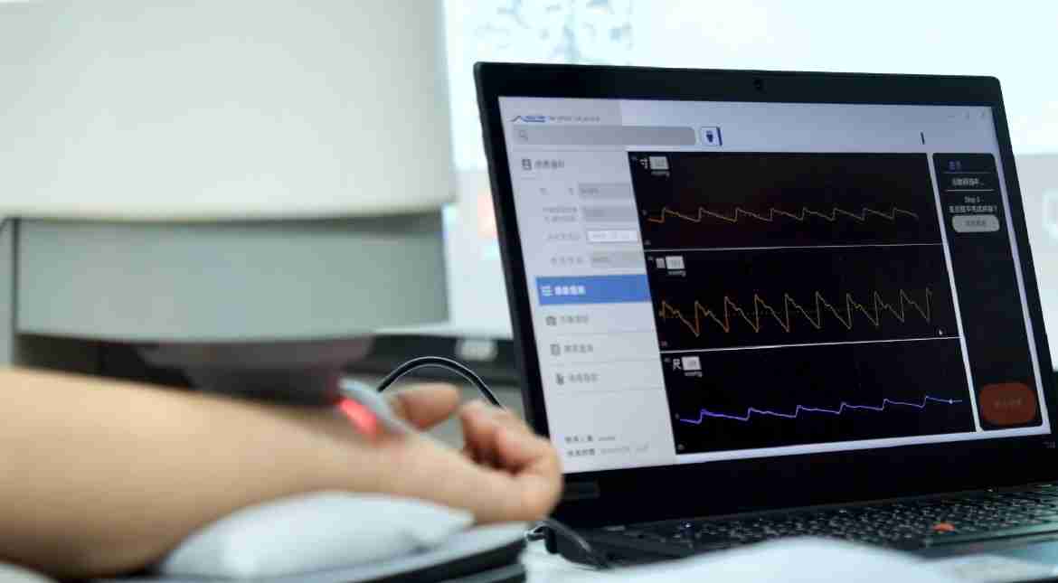 赏金国际耘康以高解析与拟真的显示技术，，，将其应用于中医检测，，提供“中医数位化检测方案”，，，，使传统中医检测结果数据化与可视化