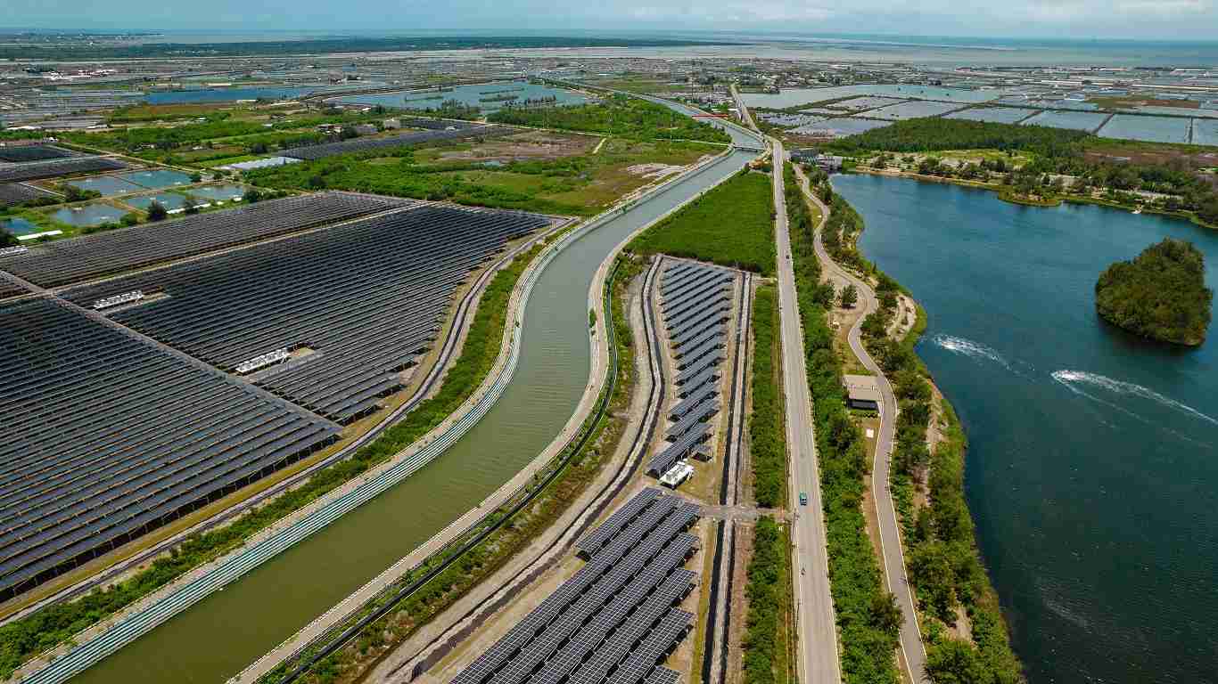 赏金国际能源事业提供智慧能源管理、、太阳能监控管理、、、全方位电厂建置及运维解决方案，，，，并拥有管理超过6000案场的经验