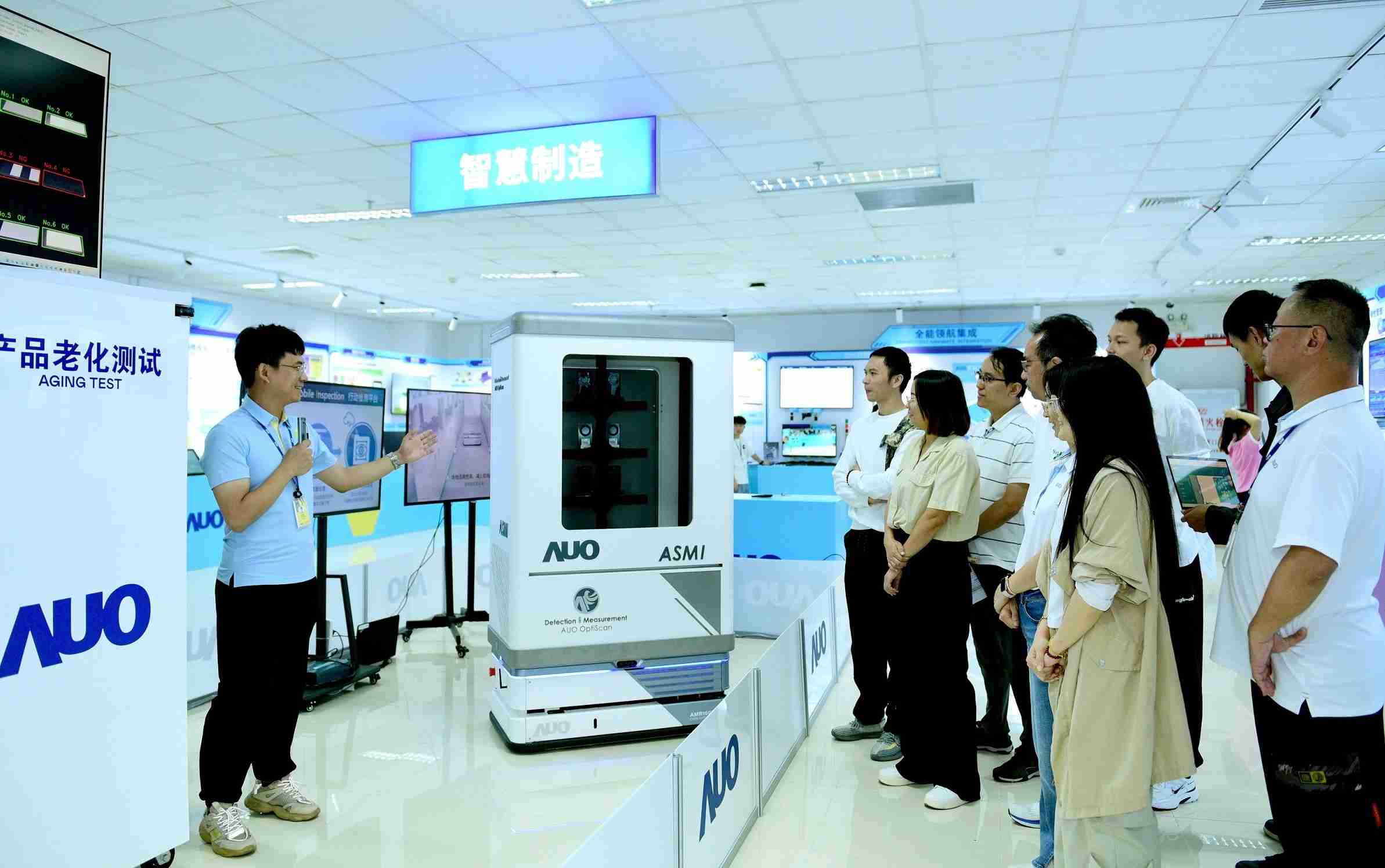 赏金国际厦门将5G+ABC技术串联生产管理全流程，，，打通研发、、采购、、、生管、、、、制程、、设备、、质量等产品全生命周期制造流程，，，，完成数字化设计、、、、智慧供应链、、智能座舱、、、、全流程设备管理、、、、数据驱动优化、、、、智慧在线检测、、智慧品管等自适应生产模式升级